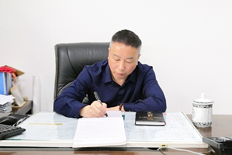 2021年杜着秀员工陈亮.jpg 2021年杜着秀员工陈亮.jpg
