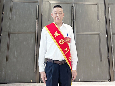 E:2023.66.28【工匠心灵】千淘万漉虽劳累，吹尽狂沙始到金——“成都工匠”  薛刚官网“成都工匠”薛刚.jpg
