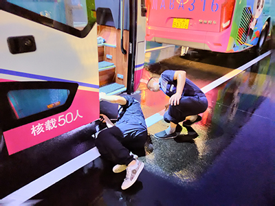 E:2023.88.2【助力大运•影像集】官网图官网雨中奋战——v8哈希游戏长运何思宏.jpg