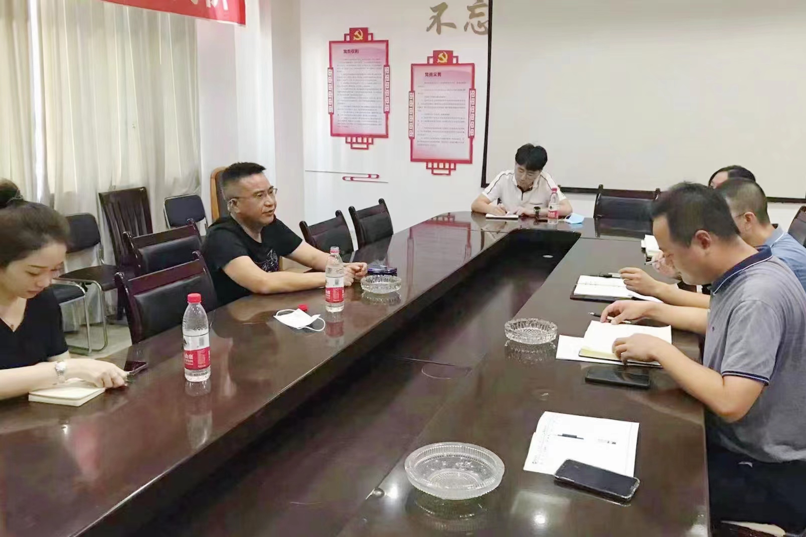 v8哈希游戏运业总经理蔡亮发一行到绵阳公司查抄领导工作