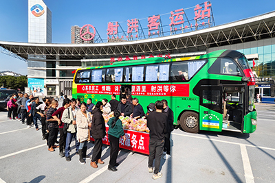 心系农夫工  情暖返岗路