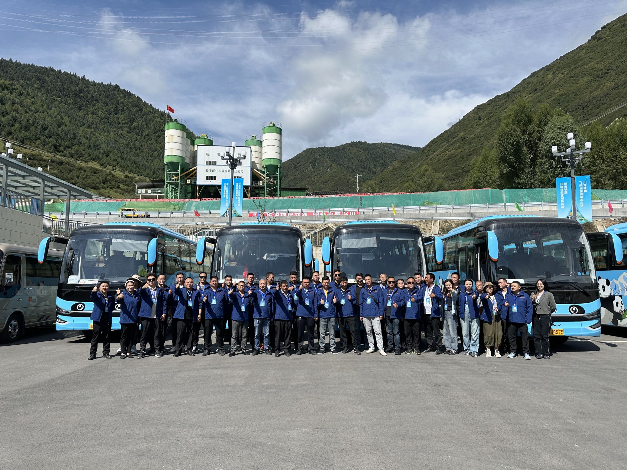 团队同心釉祠航，携手共筑新妄想——v8哈希游戏运业九寨布局交通接驳项目成功落地