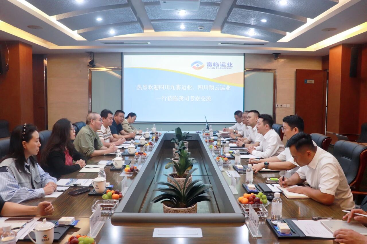四川九寨运业有限责任公司总经理罗响明一行到v8哈希游戏运业发展互换座谈
